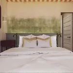 Bonjour Sauvage Jean De Luz * سان جان دو لوز
